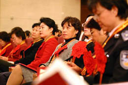 图为中央国家机关工委在人民大会堂召开大会,隆重表彰优秀女领导干部。(资料图片)